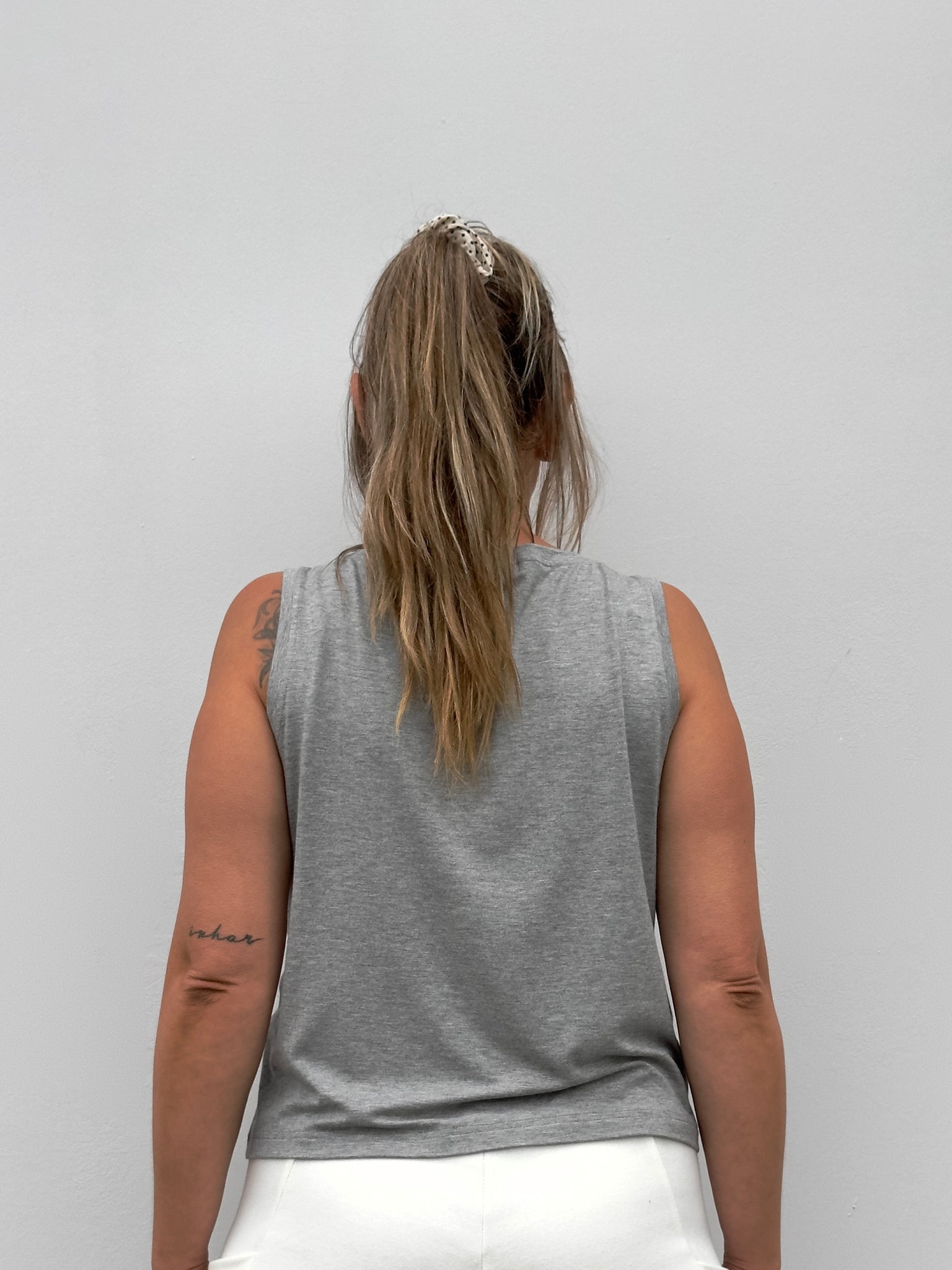CROP TOP GRIS