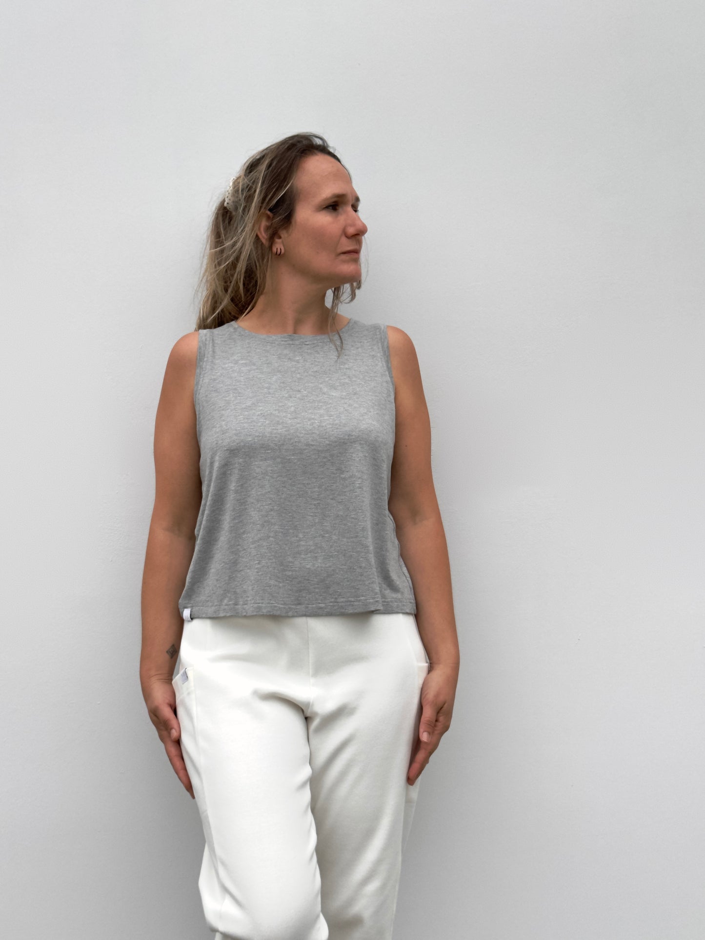 CROP TOP GRIS