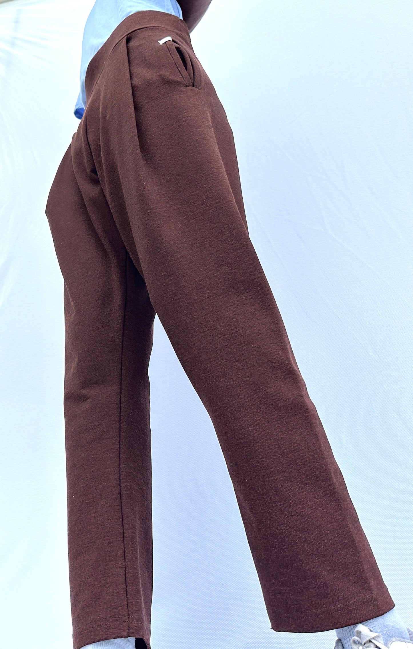 DANIELA PANTALON CON PINZAS MARRON