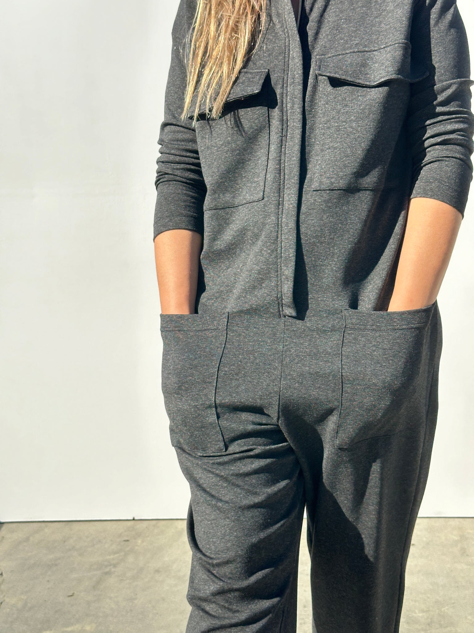 JUNKAL MONO GRIS