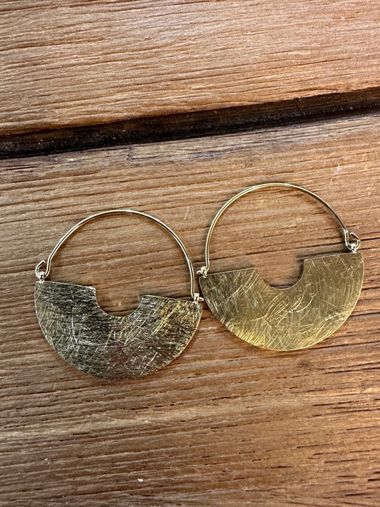 PENDIENTES DORADOS SEMI CIRCULO