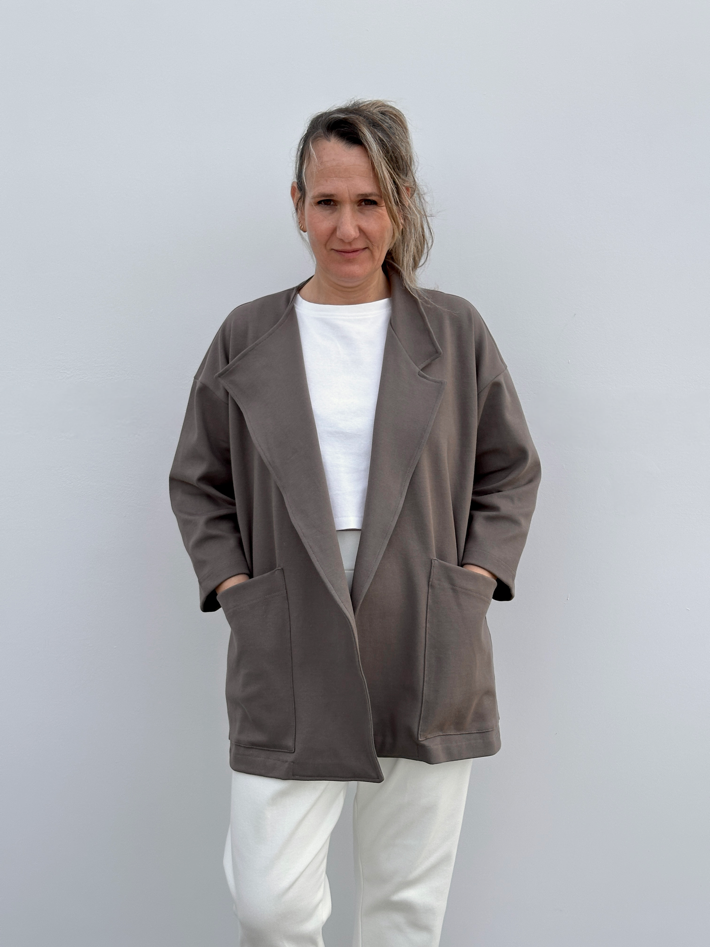 JARE CHAQUETA ASIMÉTRICA MARRON