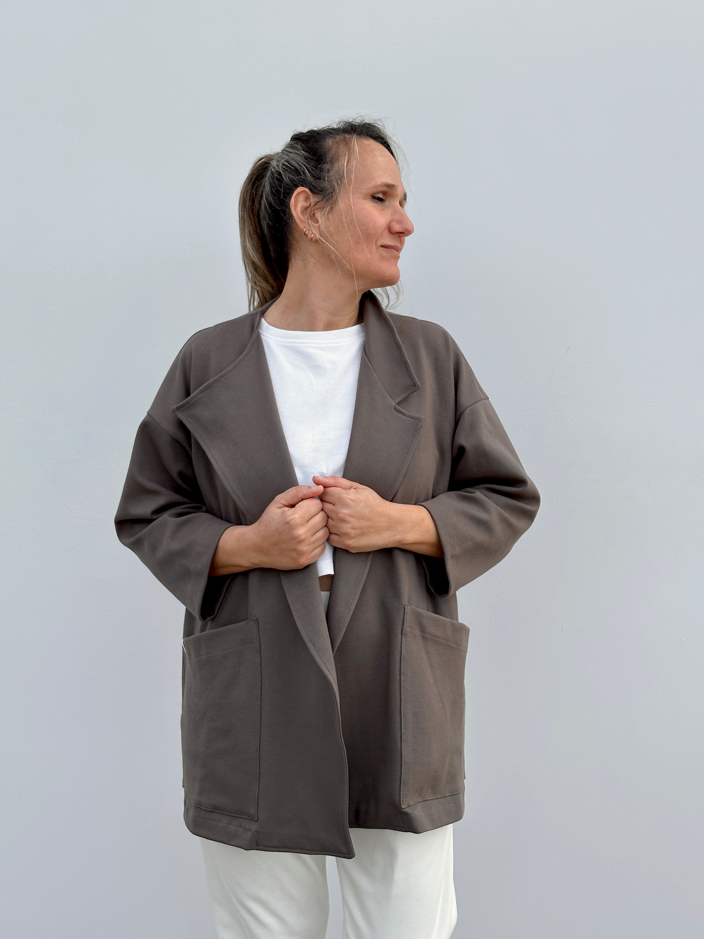 JARE CHAQUETA ASIMÉTRICA MARRON