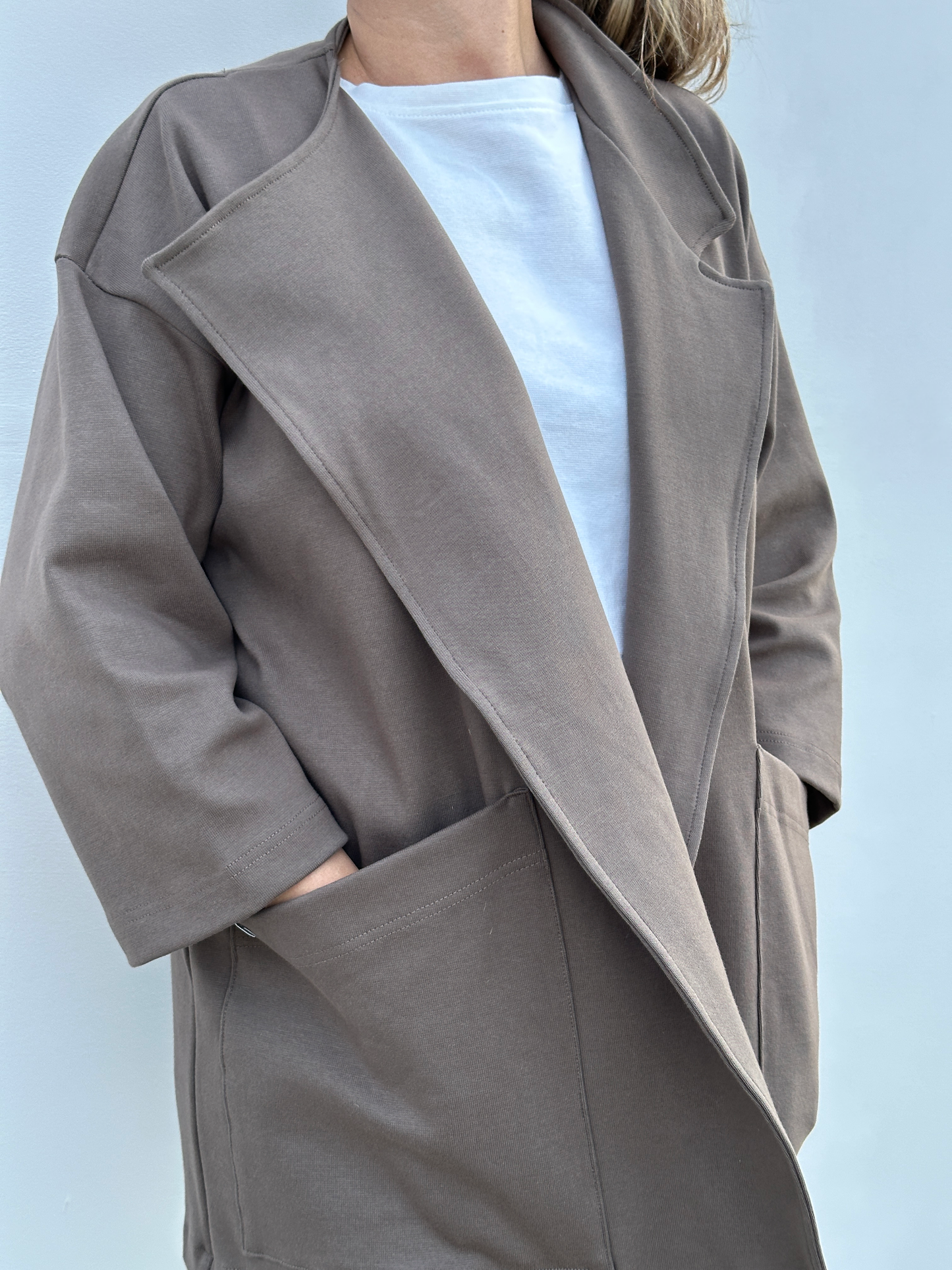 JARE CHAQUETA ASIMÉTRICA MARRON