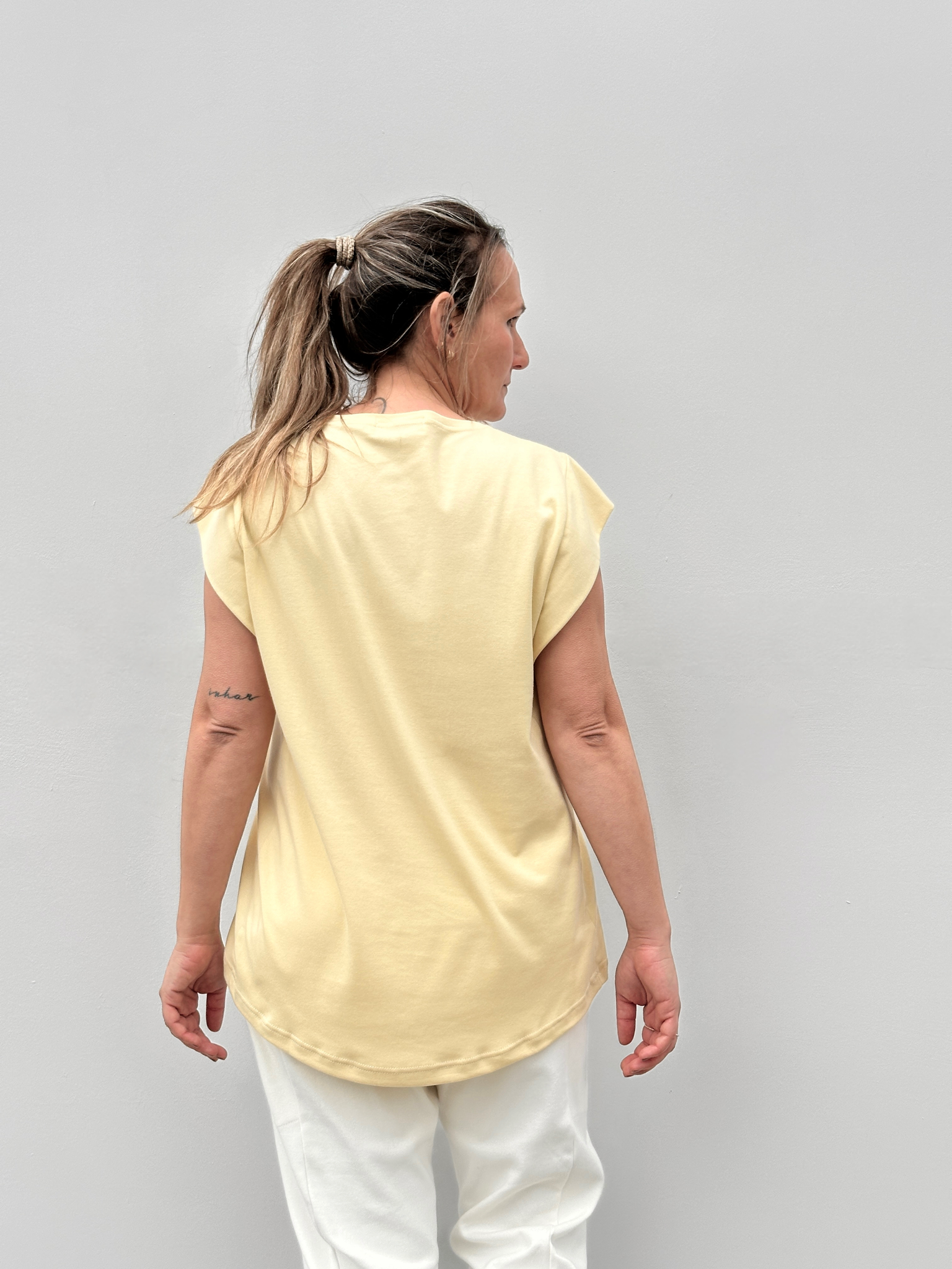 UXUE CAMISETA MANGA VOLANTE AMARILLLO