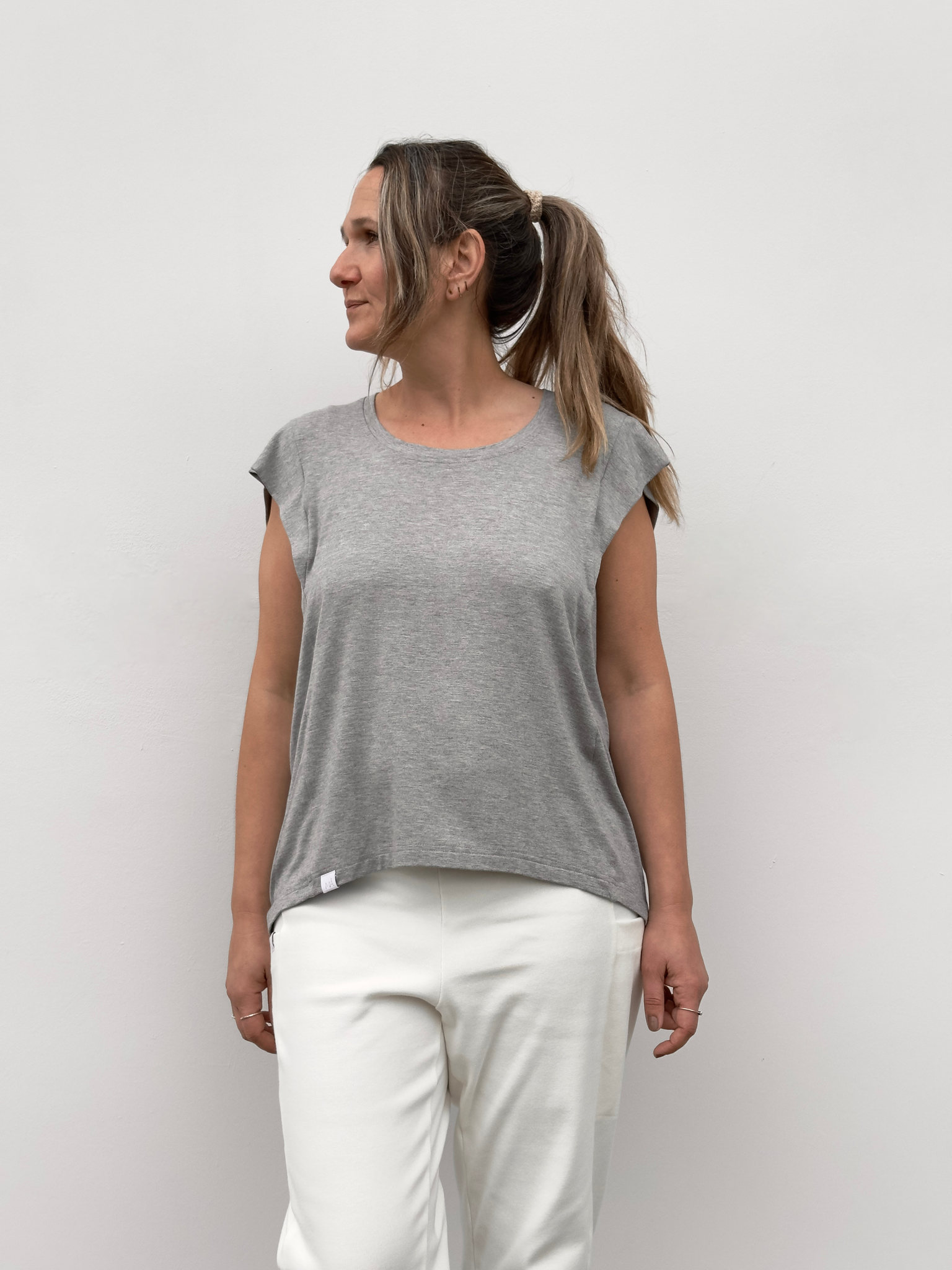 UXUE CAMISETA MANGA VOLANTE GRIS