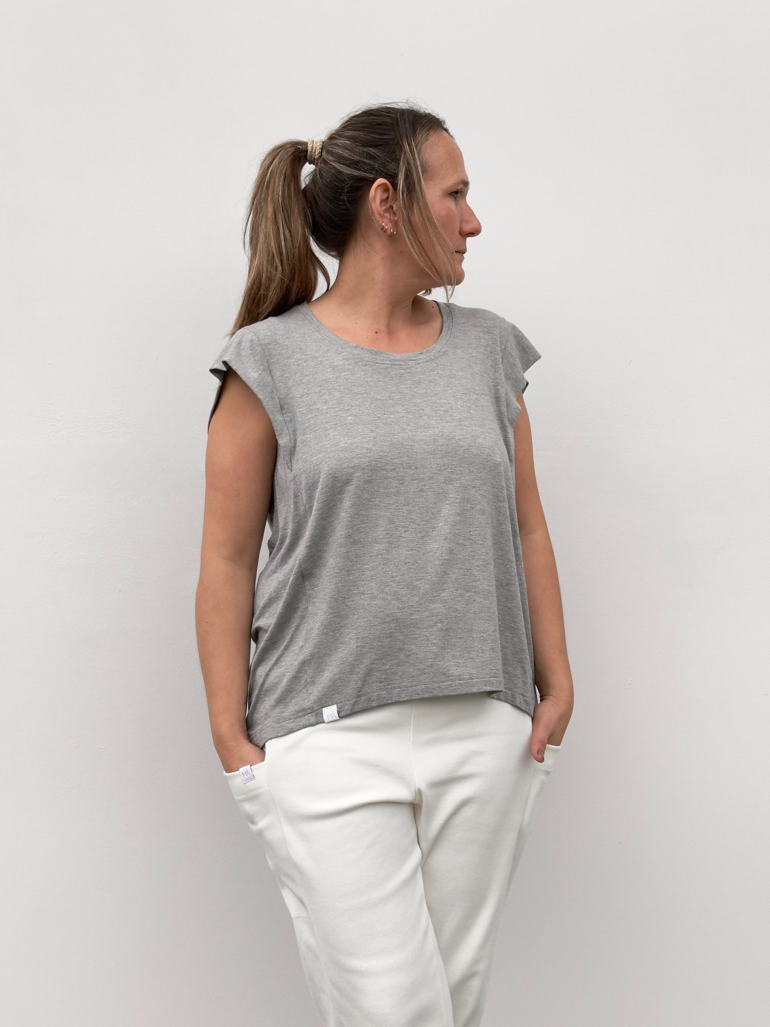 UXUE CAMISETA MANGA VOLANTE GRIS
