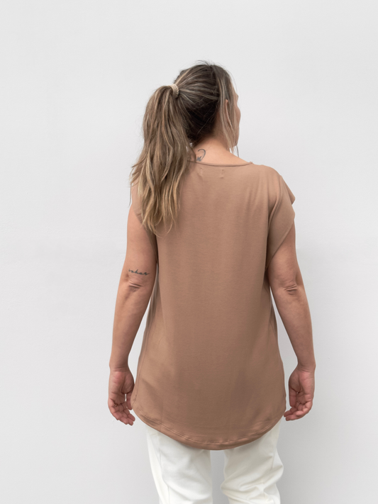 UXUE CAMISETA MANGA VOLANTE MARRON