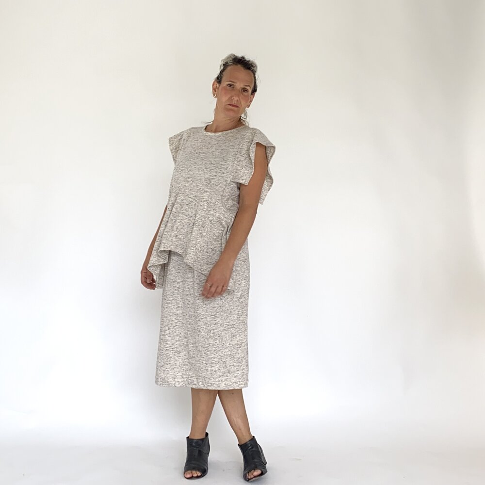FELIXA VESTIDO CON VOLANTE BEIGE JASPEADO