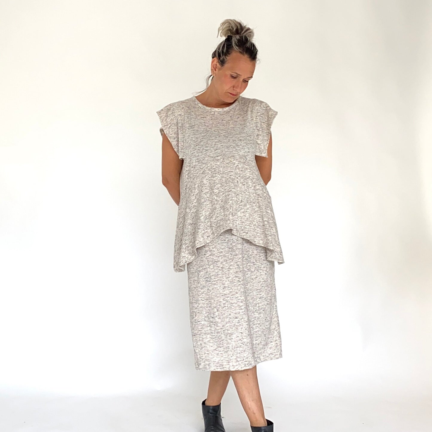 FELIXA VESTIDO CON VOLANTE BEIGE JASPEADO
