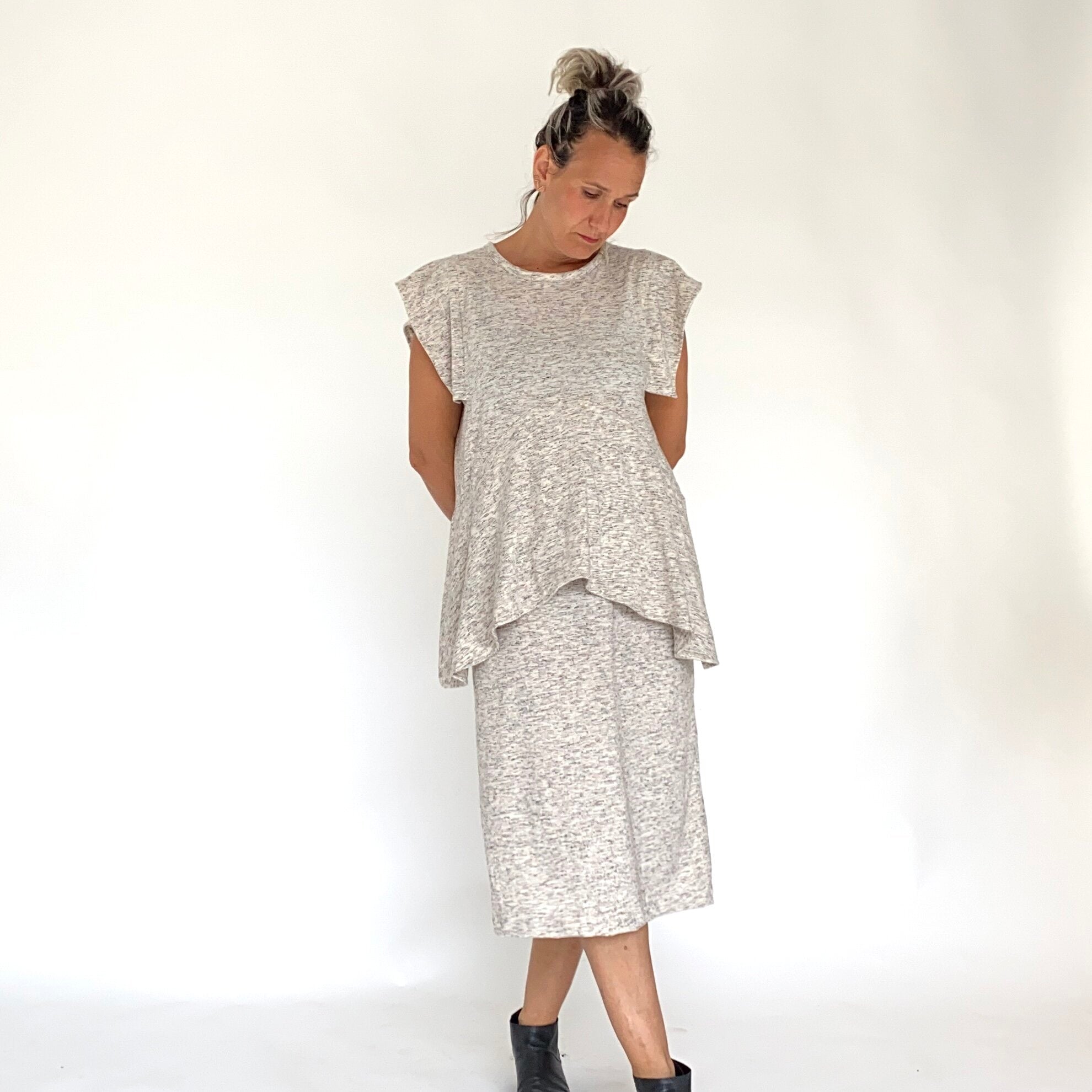 FELIXA VESTIDO CON VOLANTE BEIGE JASPEADO