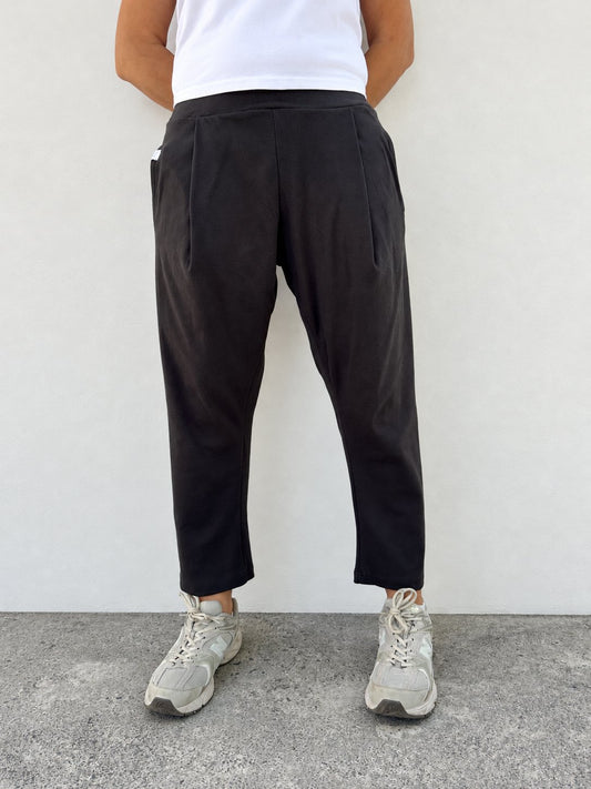 Pantalón Daniela antracita de Maider Alzaga, fotografía 1