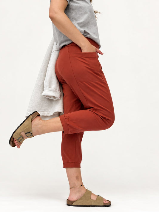 Maider Alzaga: pantalón Sophie teja, vista detalle lateral