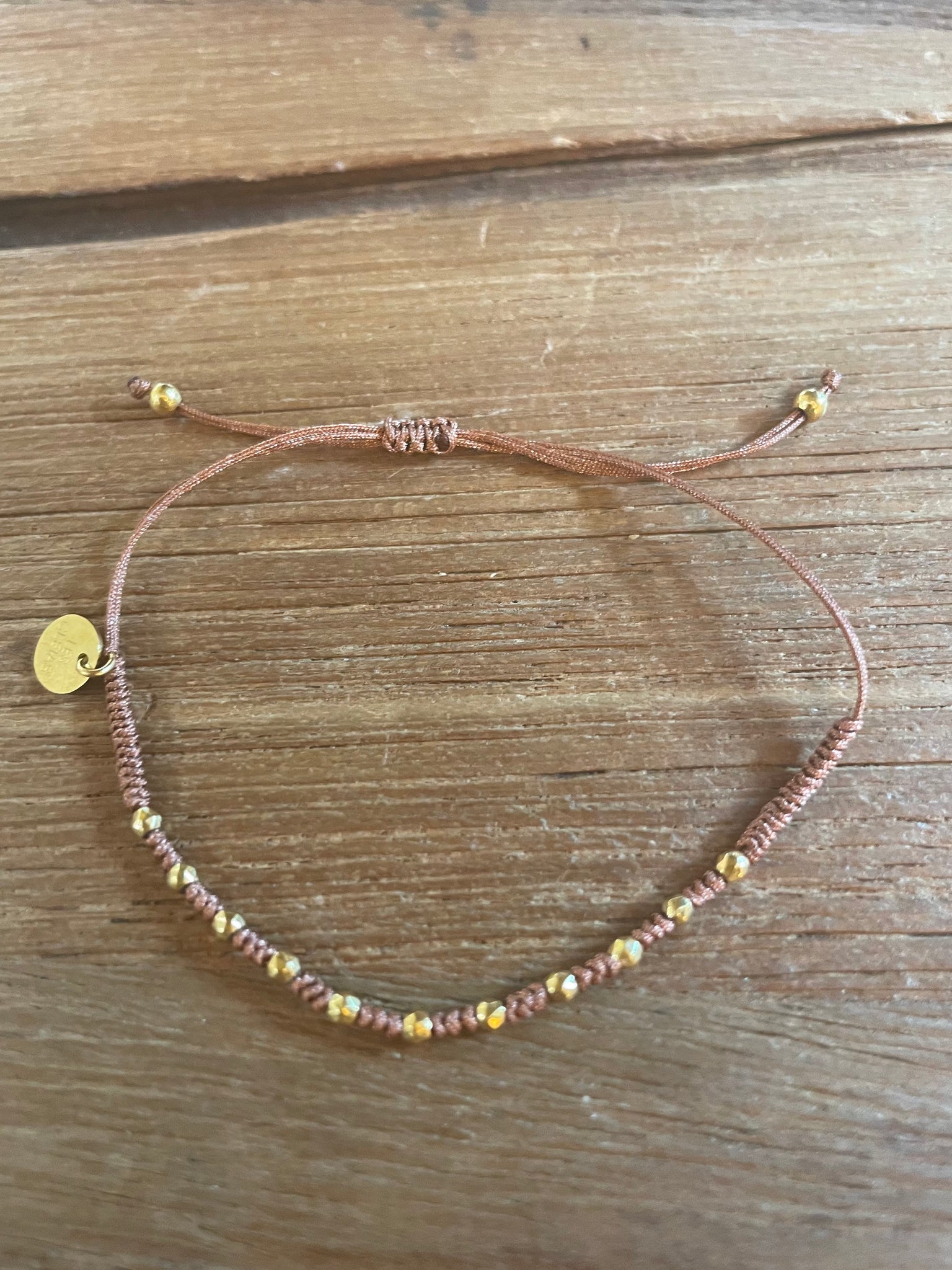 MARROI KOLOREKO HARIZKO ESKUMUTURREKOA