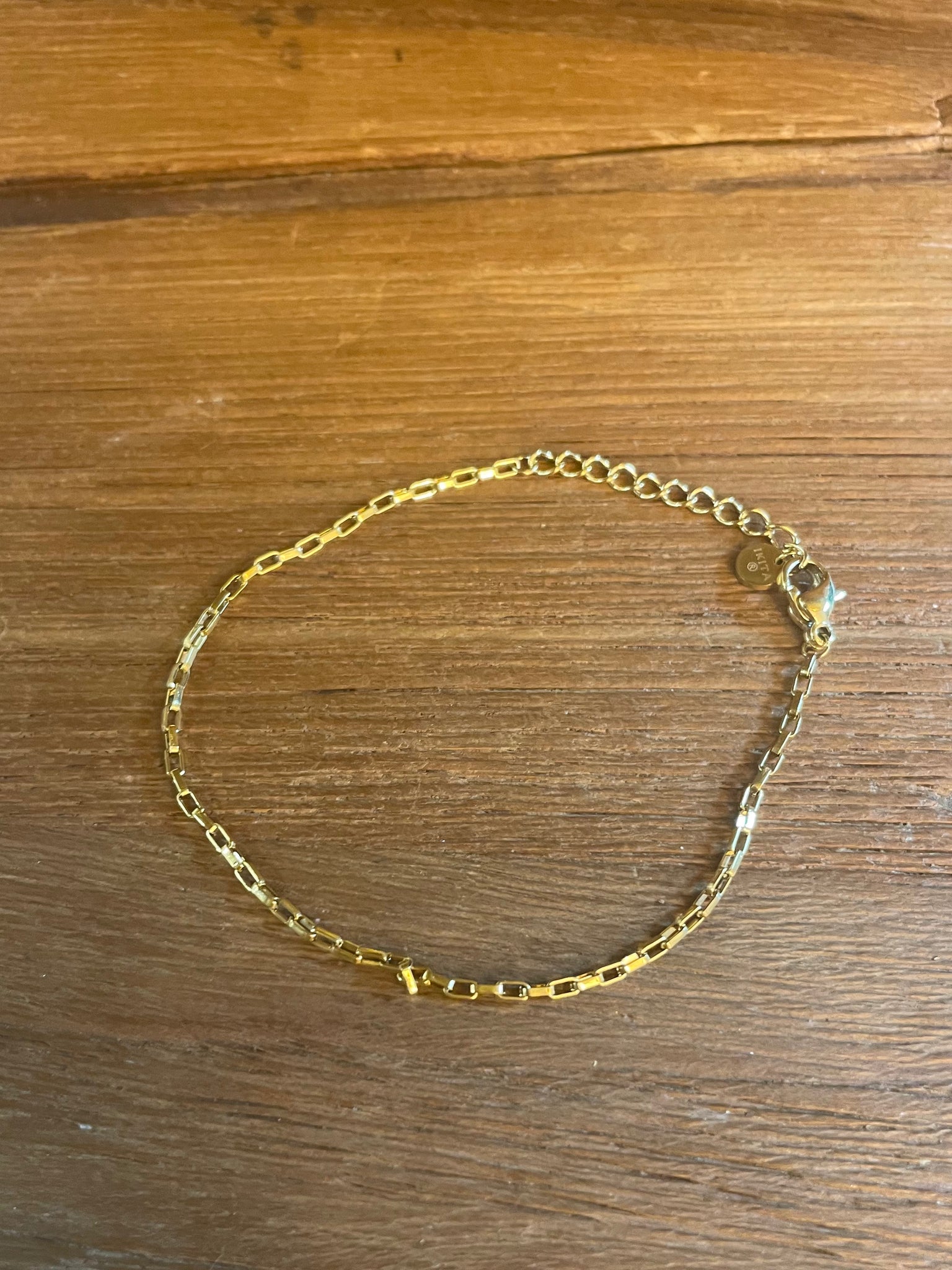 URRE KOLOREKO ESKUMUTURREKOA LAUKIZUNEKIN