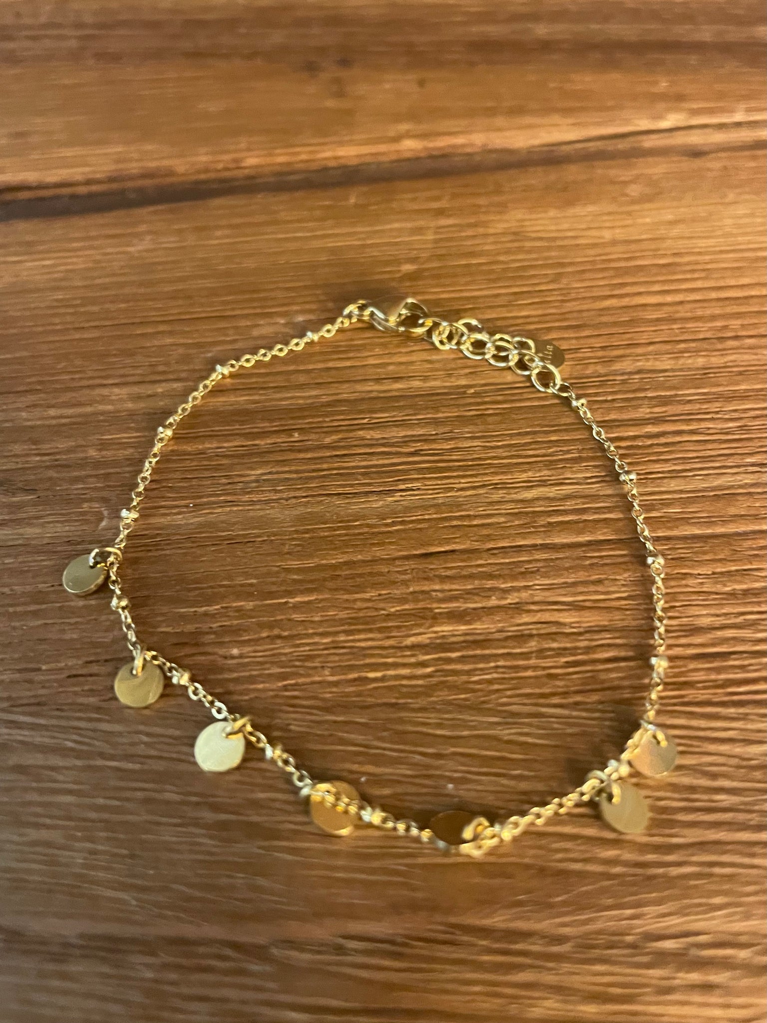 URRE KOLOREKO ESKUMUTURREKOA PIEZA BOROBILEKIN