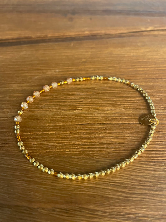 PULSERA CUERDAS DORADAS Y ROSAS