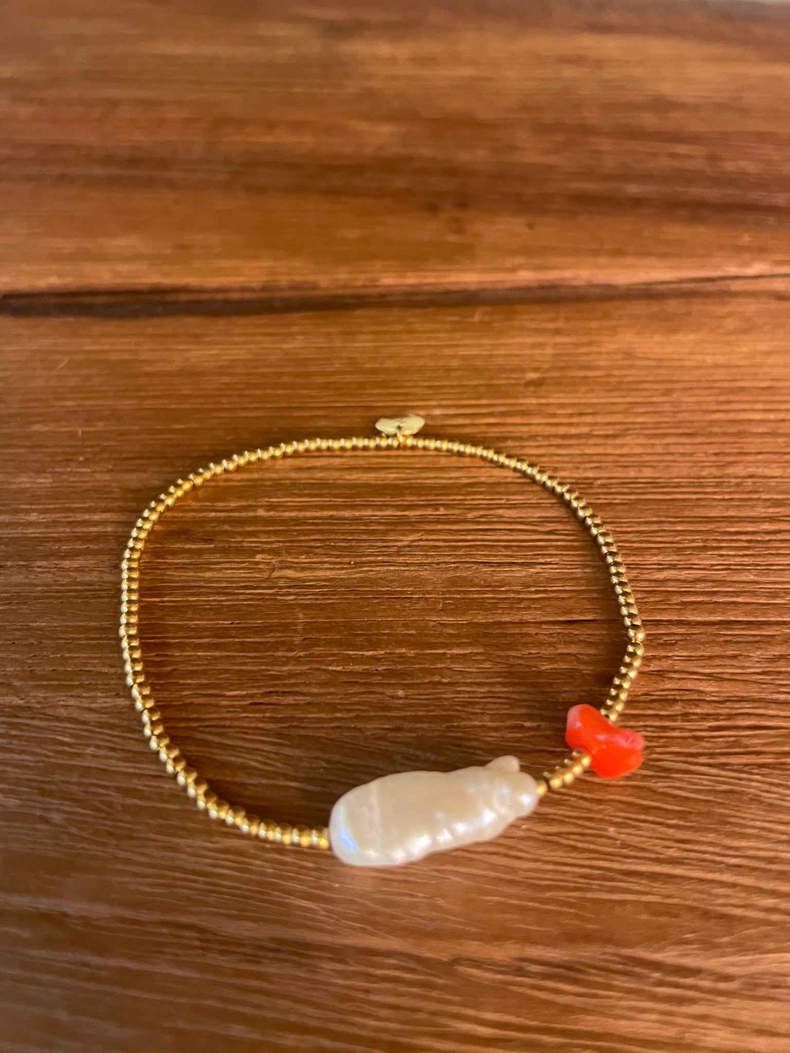 URRE KOLOREKO  ESKUMUTURREKOA HARRI ZURIAREKIN