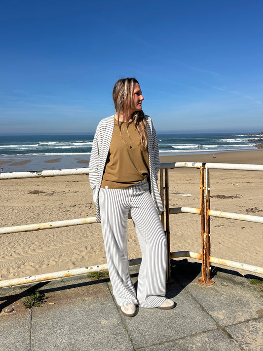 AGATE PANTALON AMPLIO RAYAS VERDE