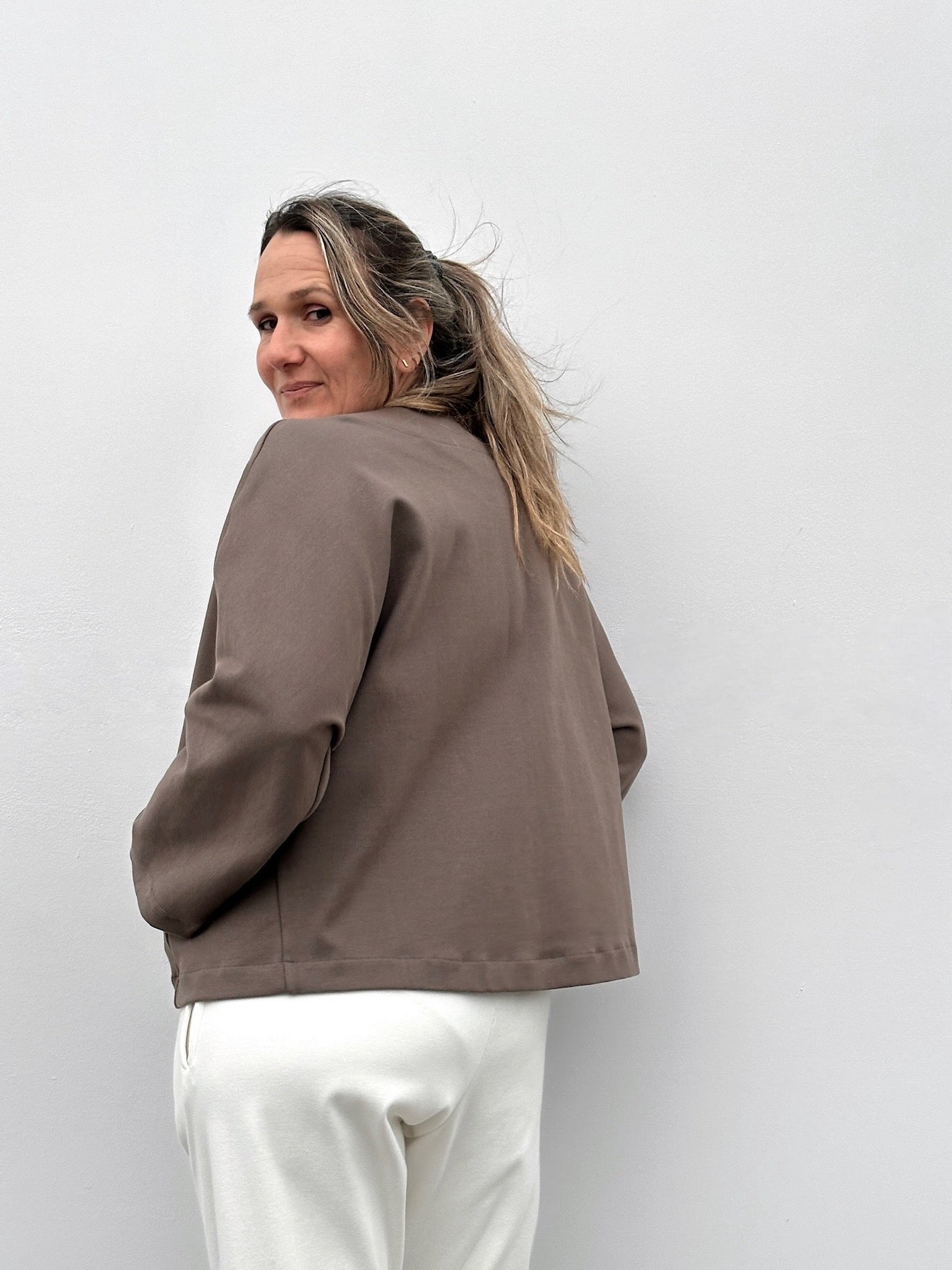 IRATI CHAQUETA CORTA MARRON