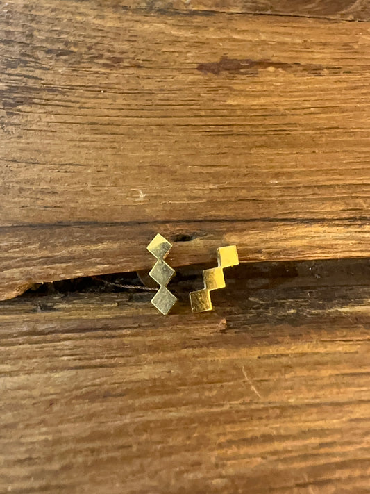  DISEINU GEOMETRIKOKO URRE KOLOREKO BELARRITAKOAK