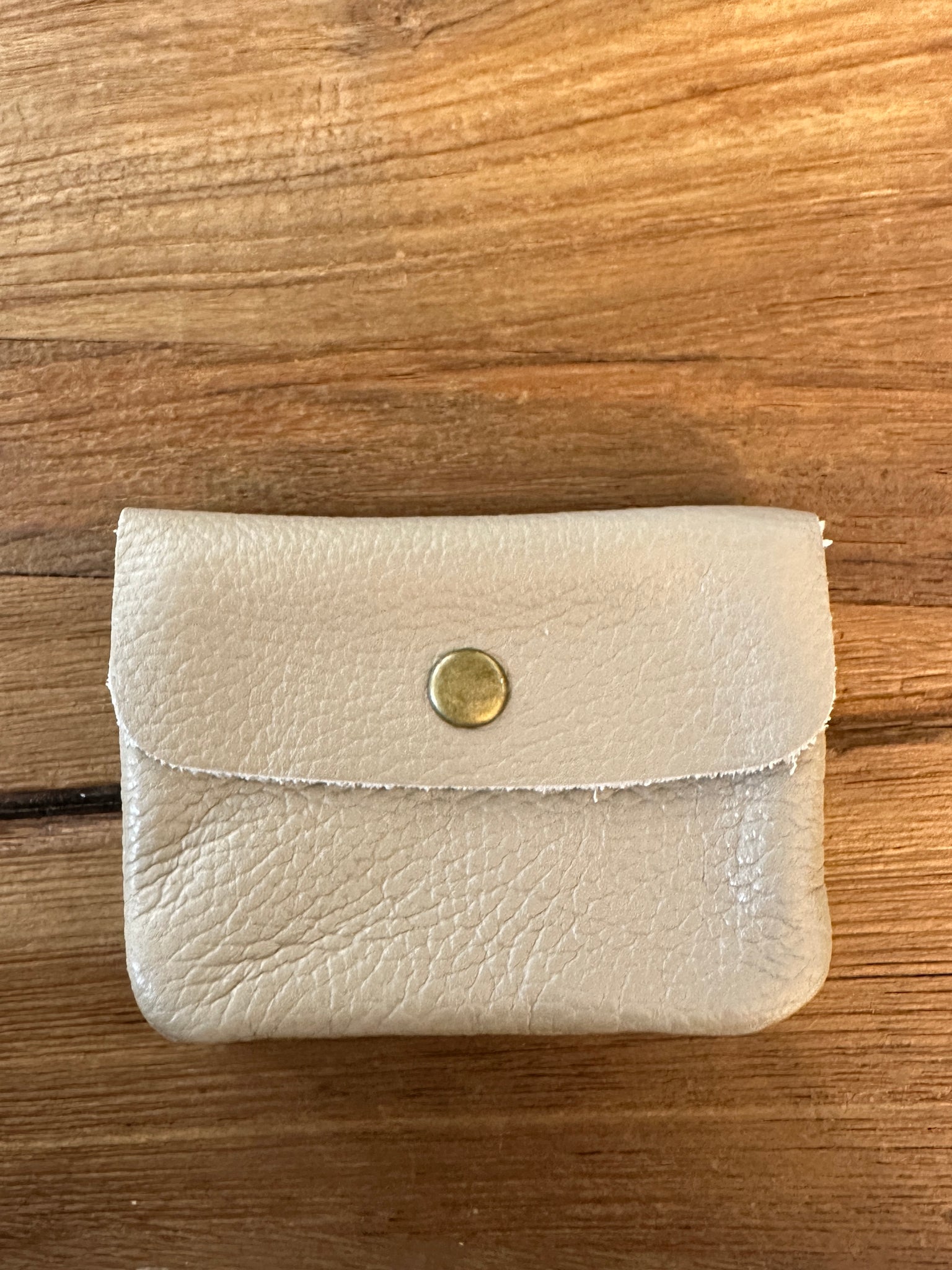 BEIGE KOLOREKO LARRUZKO KARTERA ERTAINA