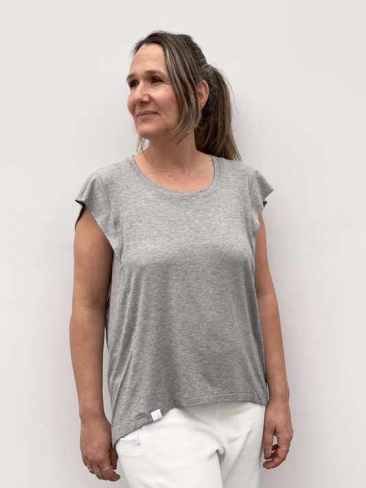 UXUE CAMISETA MANGA VOLANTE GRIS