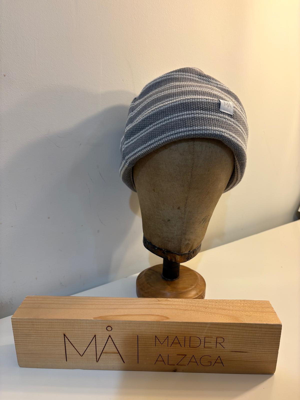 GORRITO INVIERNO GRIS RAYITAS