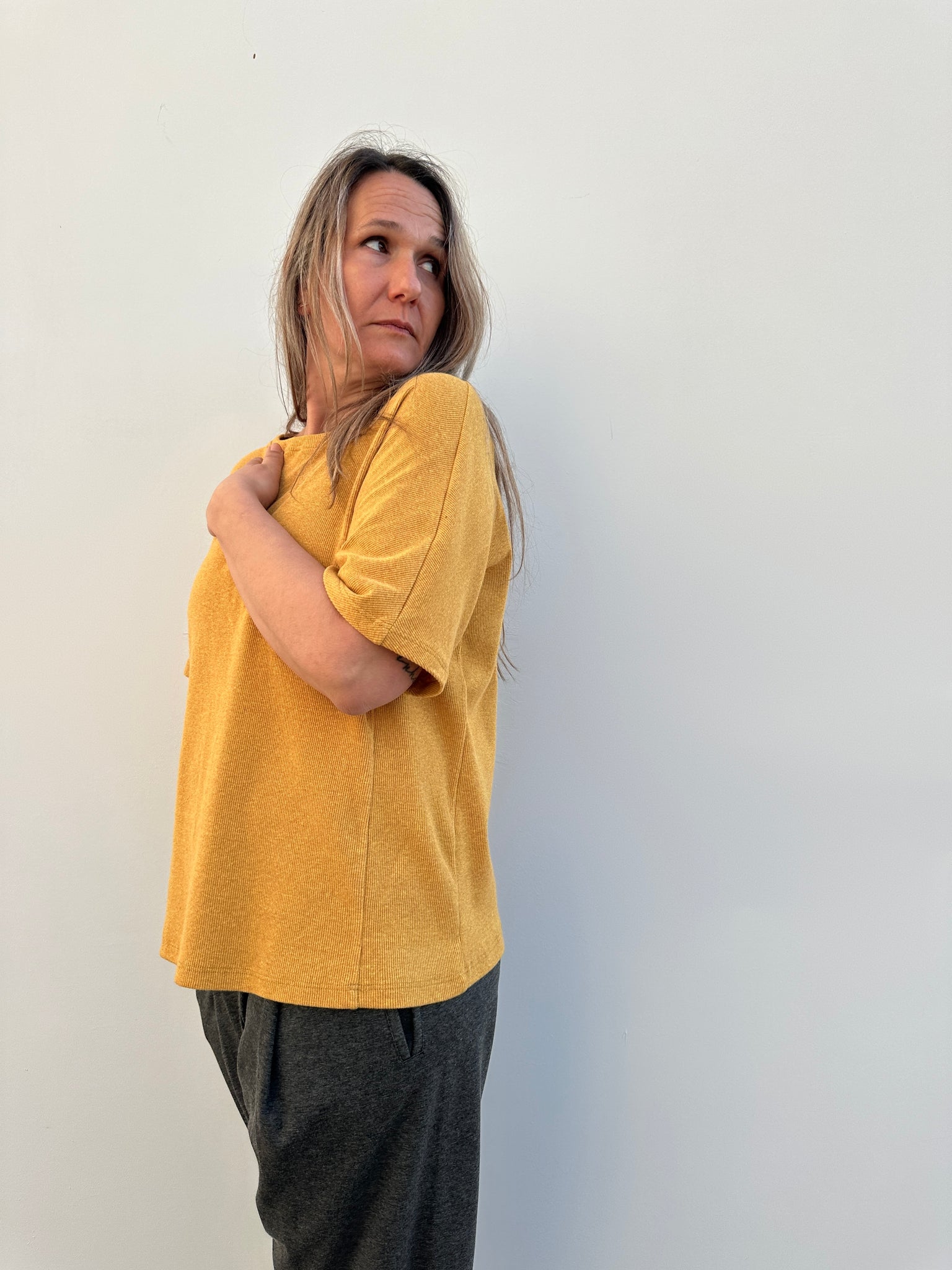 ENARA CAMISETA MOSTAZA