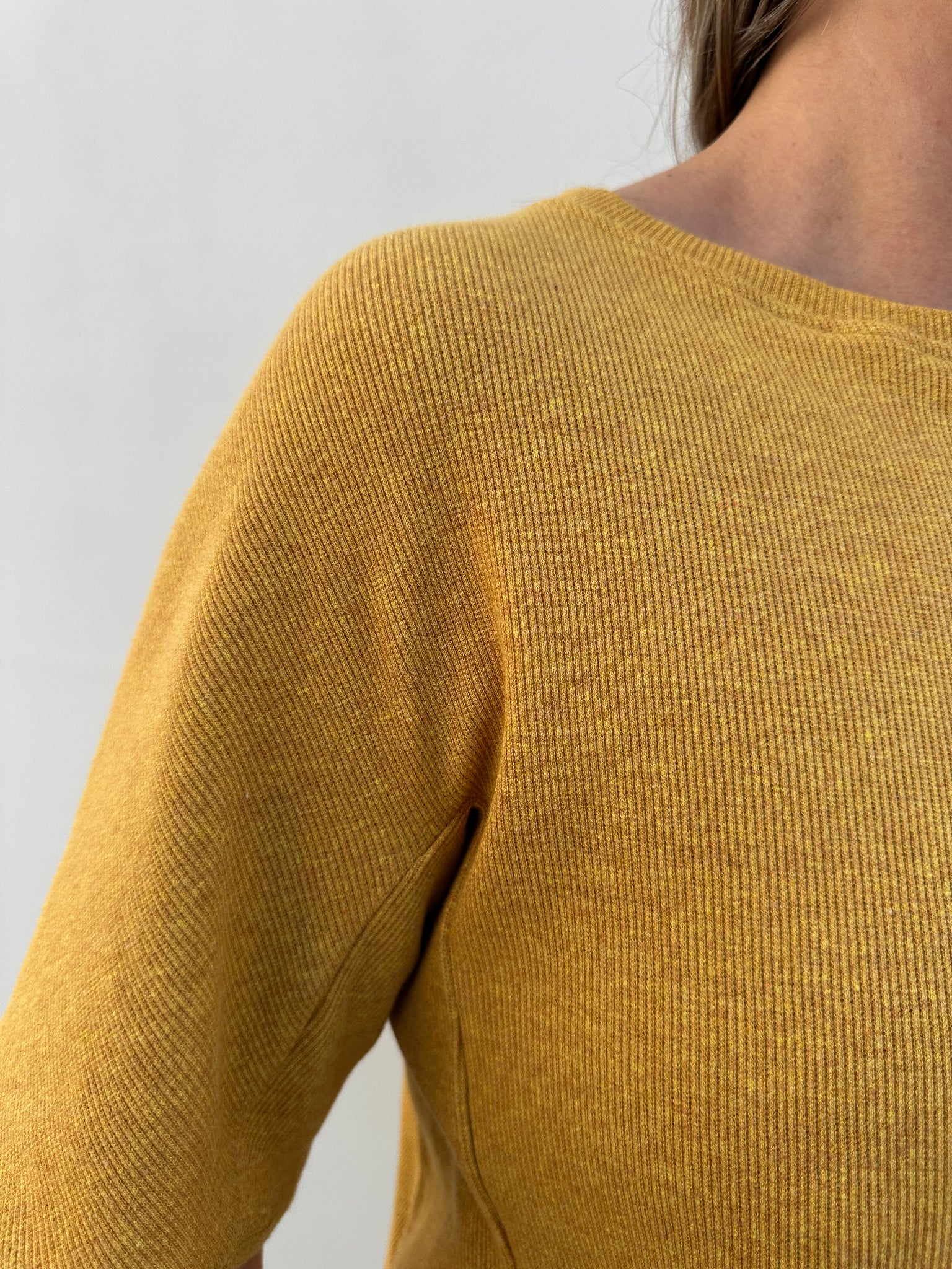 ENARA CAMISETA MOSTAZA