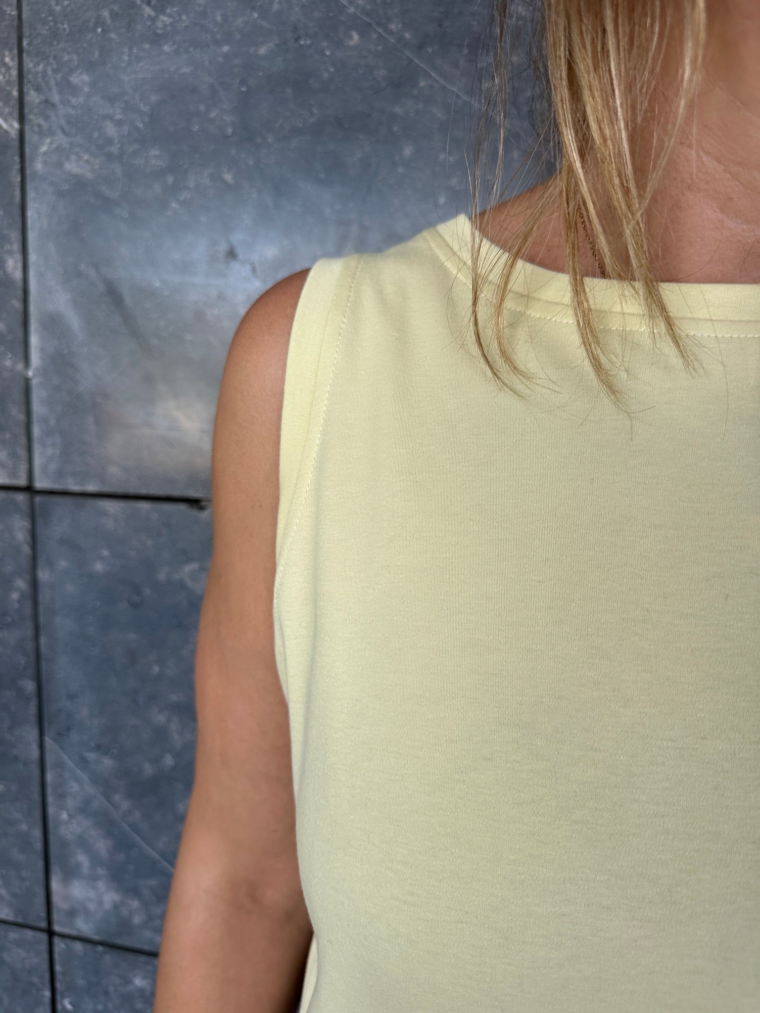 CROP TOP AMARILLO