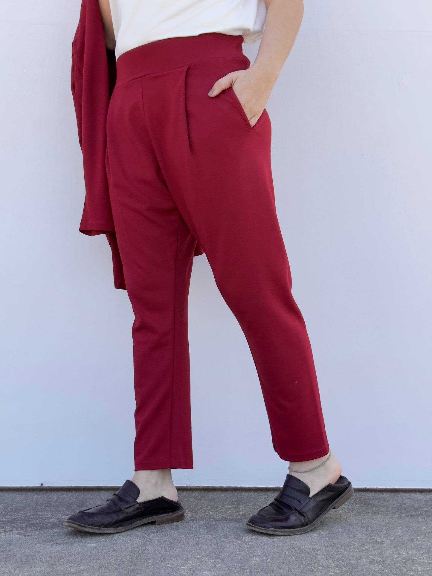 DANIELA PANTALON CON PINZAS BURDEOS