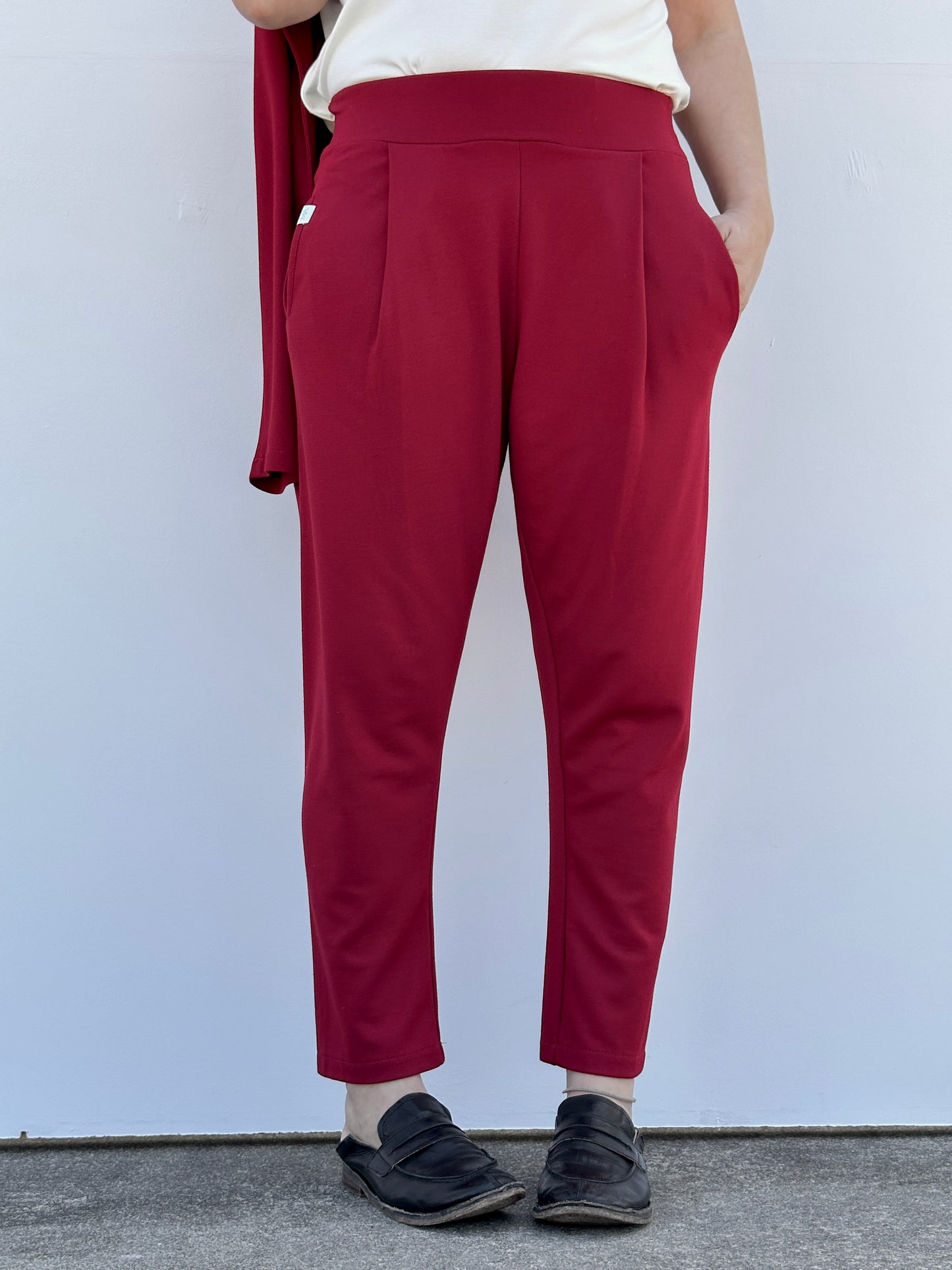 DANIELA PANTALON CON PINZAS BURDEOS