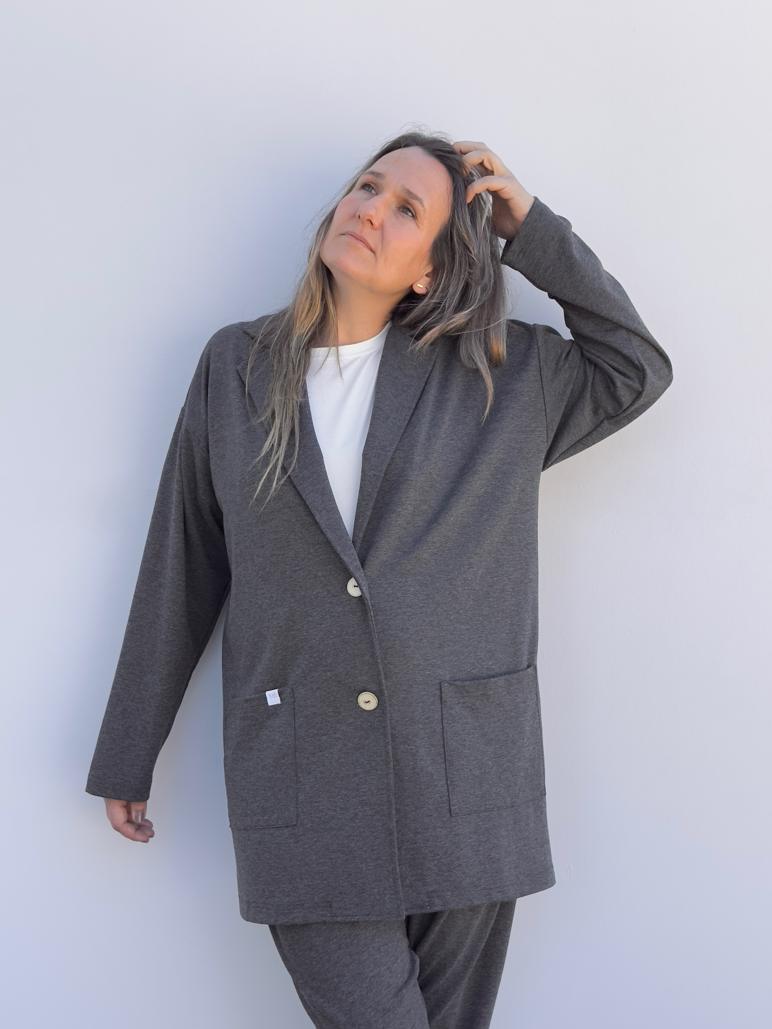Blazer Maite gris jaspeado de Maider Alzaga, fotografía 1.