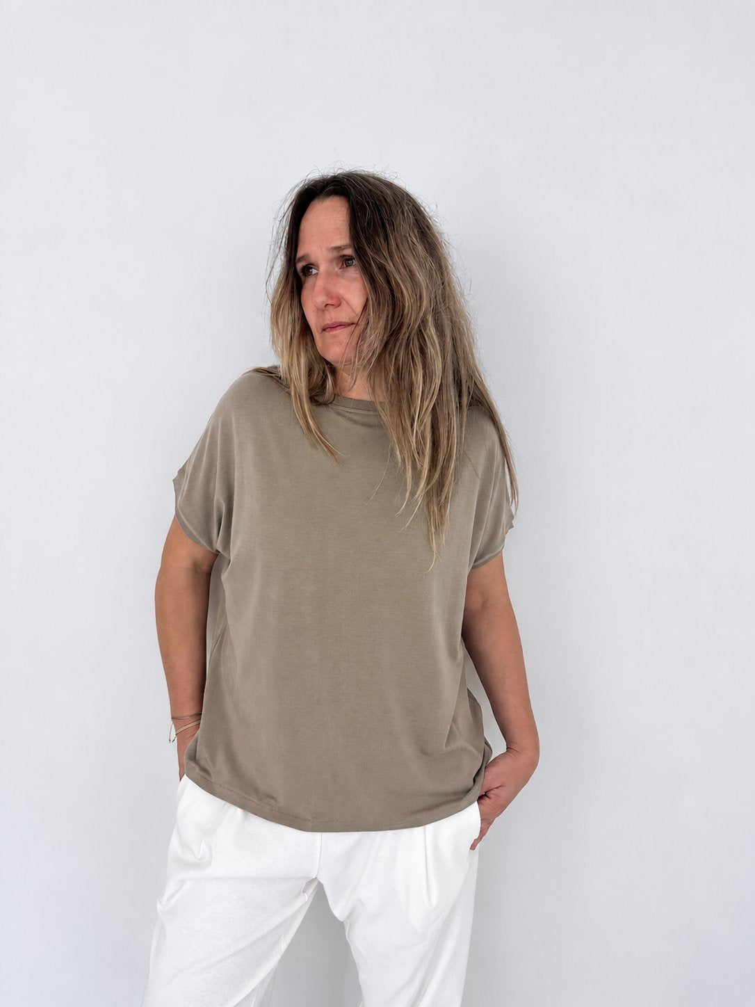 Camiseta Haizea beige de Maider Alzaga, fotografía 1
