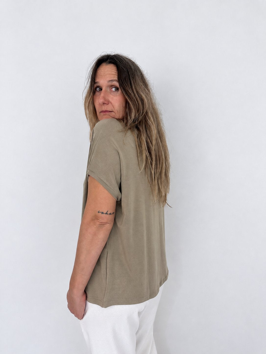 Camiseta Haizea beige de Maider Alzaga, fotografía 2