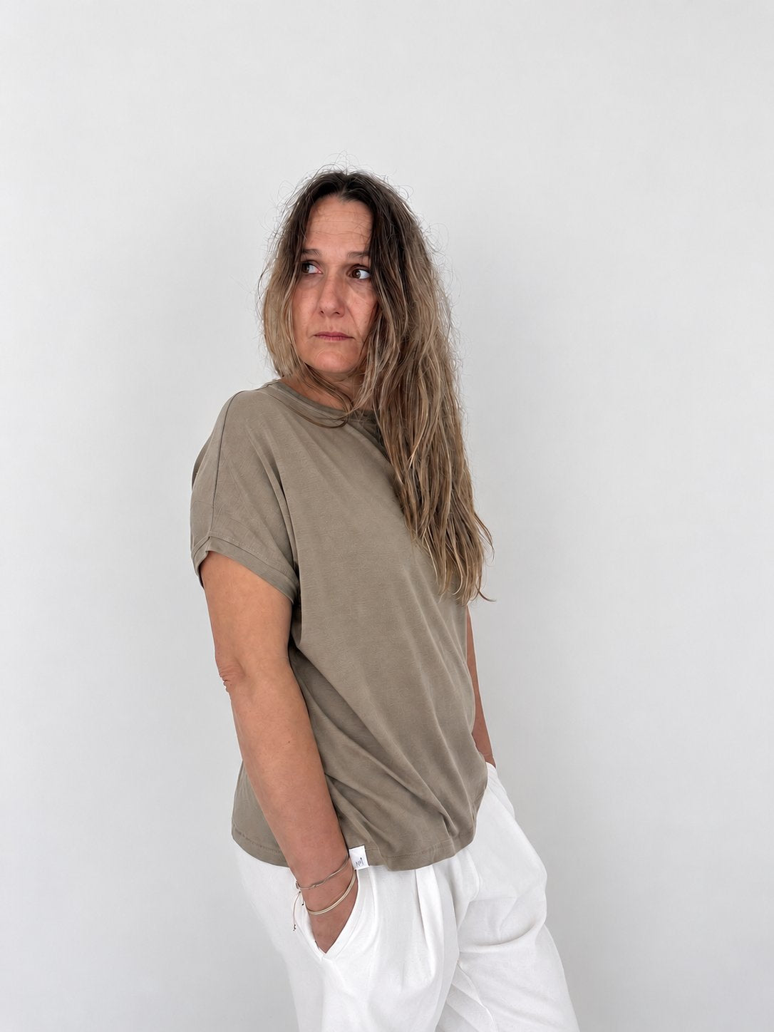 Camiseta Haizea beige de Maider Alzaga, fotografía 4