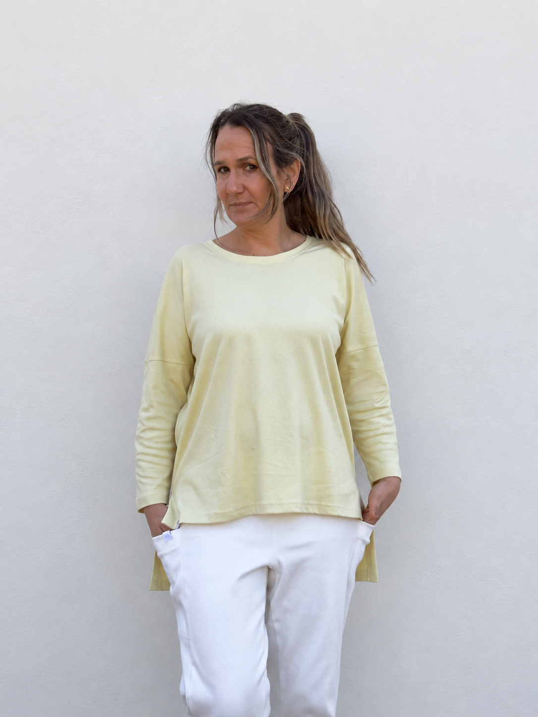 Camiseta Maddi amarillo de Maider Alzaga, vista frontal.