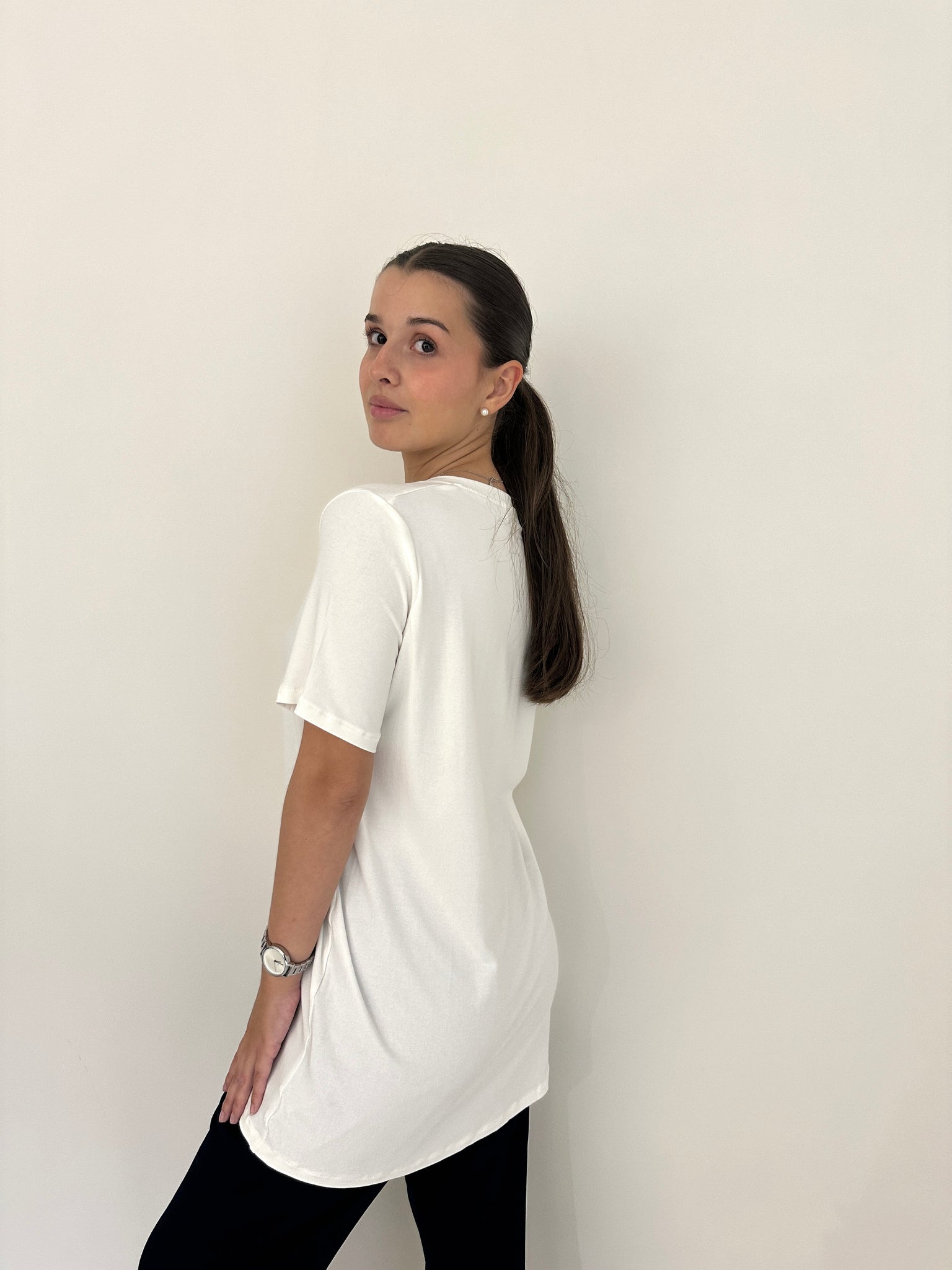 Camiseta Marylin de Maider Alzaga, color blanca, espalda.