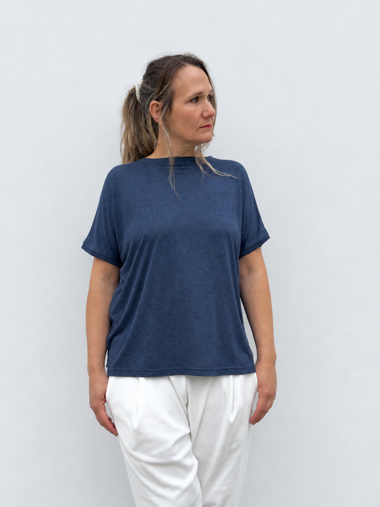 Camiseta Haizea azul morado de Maider Alzaga, fotografía 9