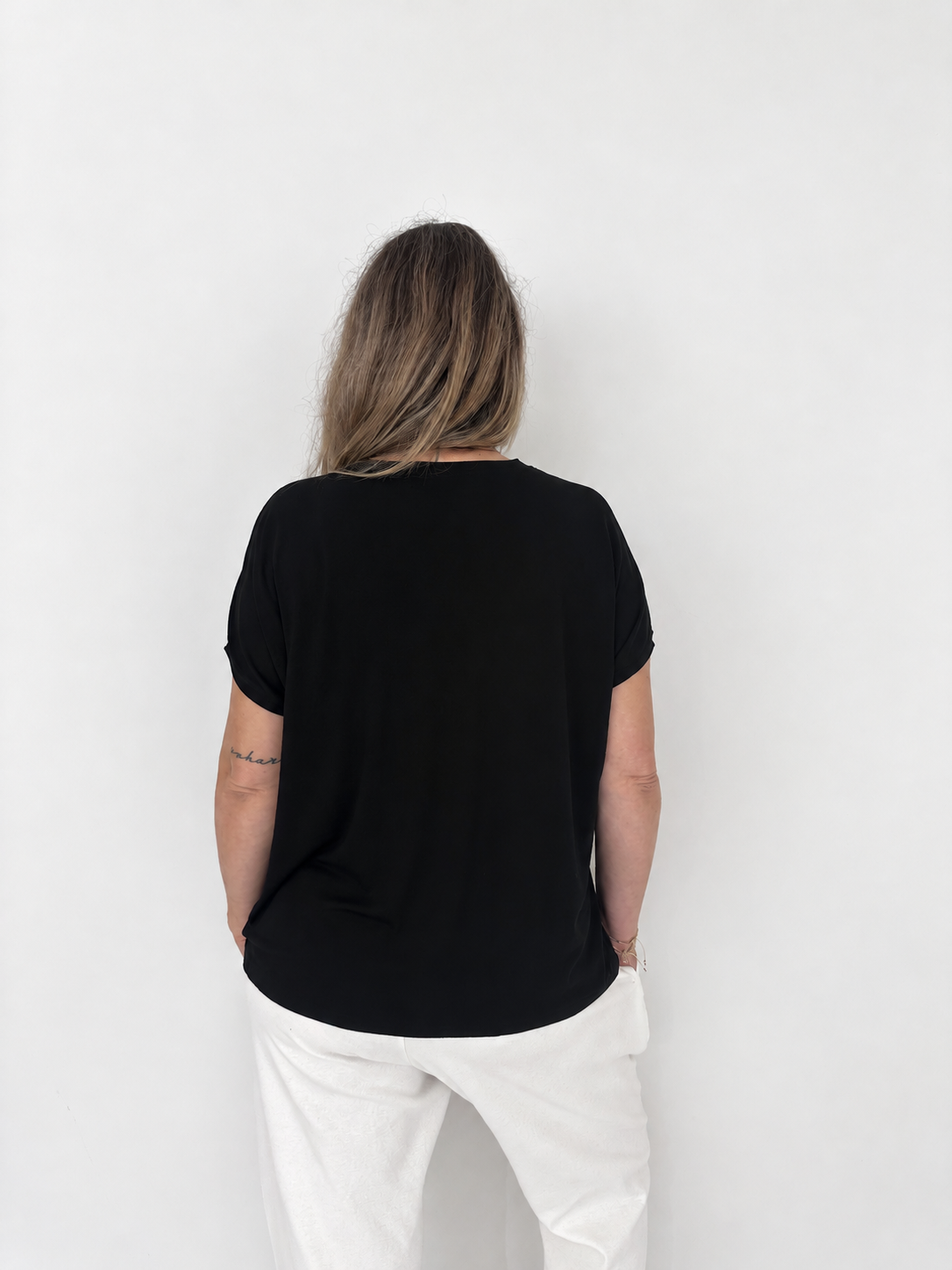 haizea camiseta negro fino caido de Maider Alzaga, fotografía 2