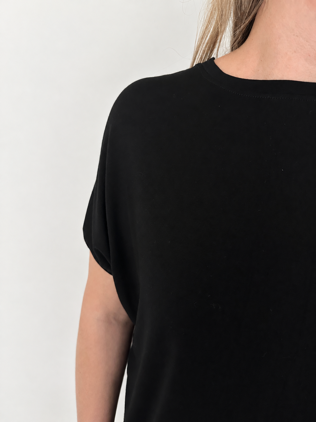 haizea camiseta negro fino caido de Maider Alzaga, fotografía 3