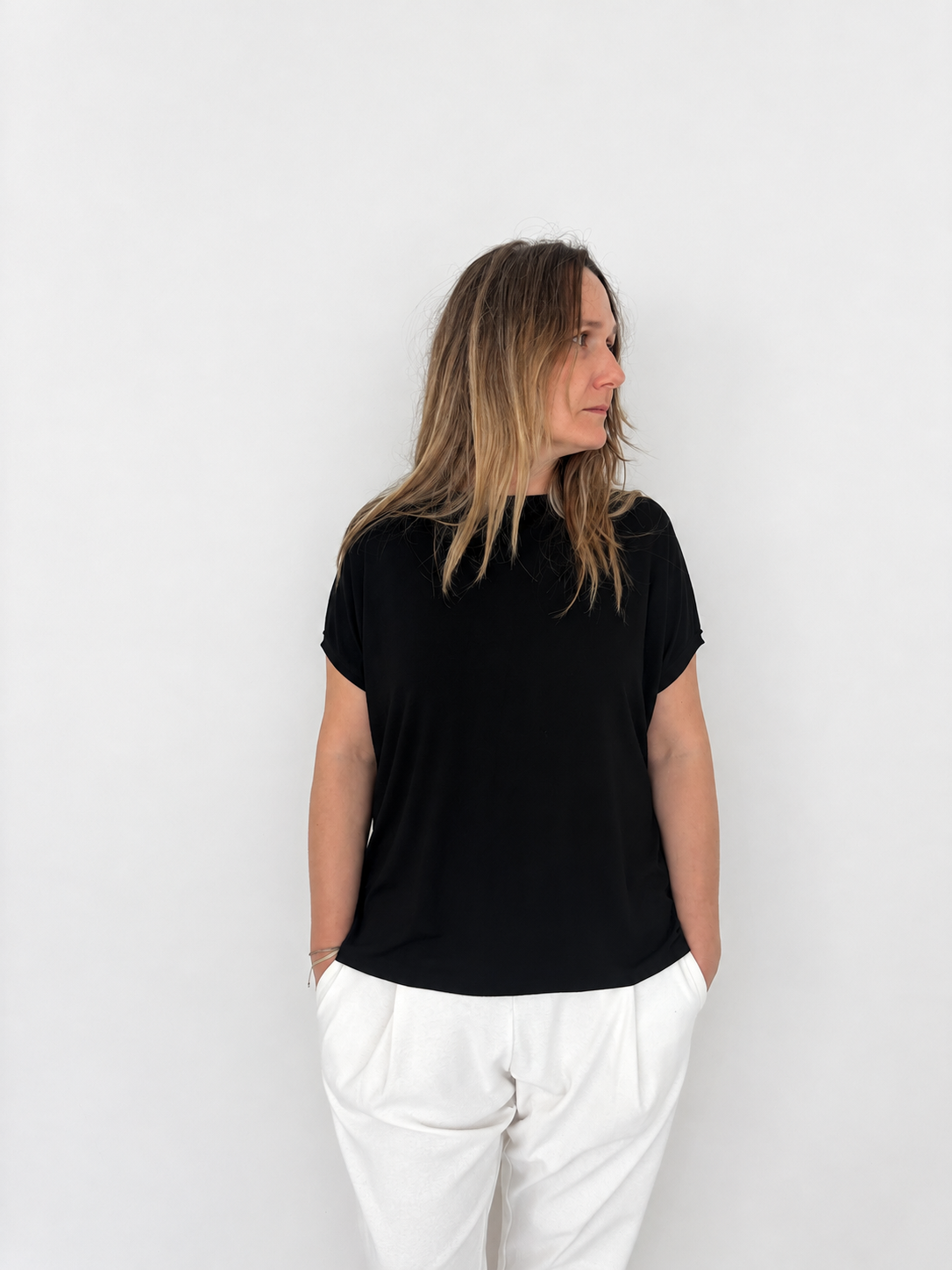 haizea camiseta negro fino caido de Maider Alzaga, fotografía 4