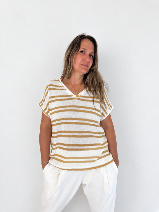 haizea camiseta rayas beige calado de Maider Alzaga, fotografía 2