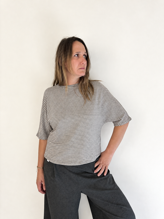 Camiseta Hegoa rayas negro de Maider Alzaga, fotografía 1