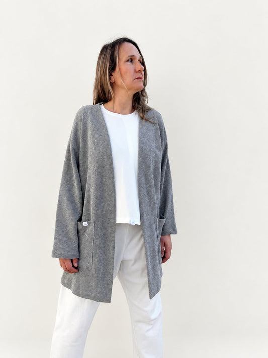 IRUNE CHAQUETA UDA GRIS JASPEADO de Maider Alzaga, fotografía 1.