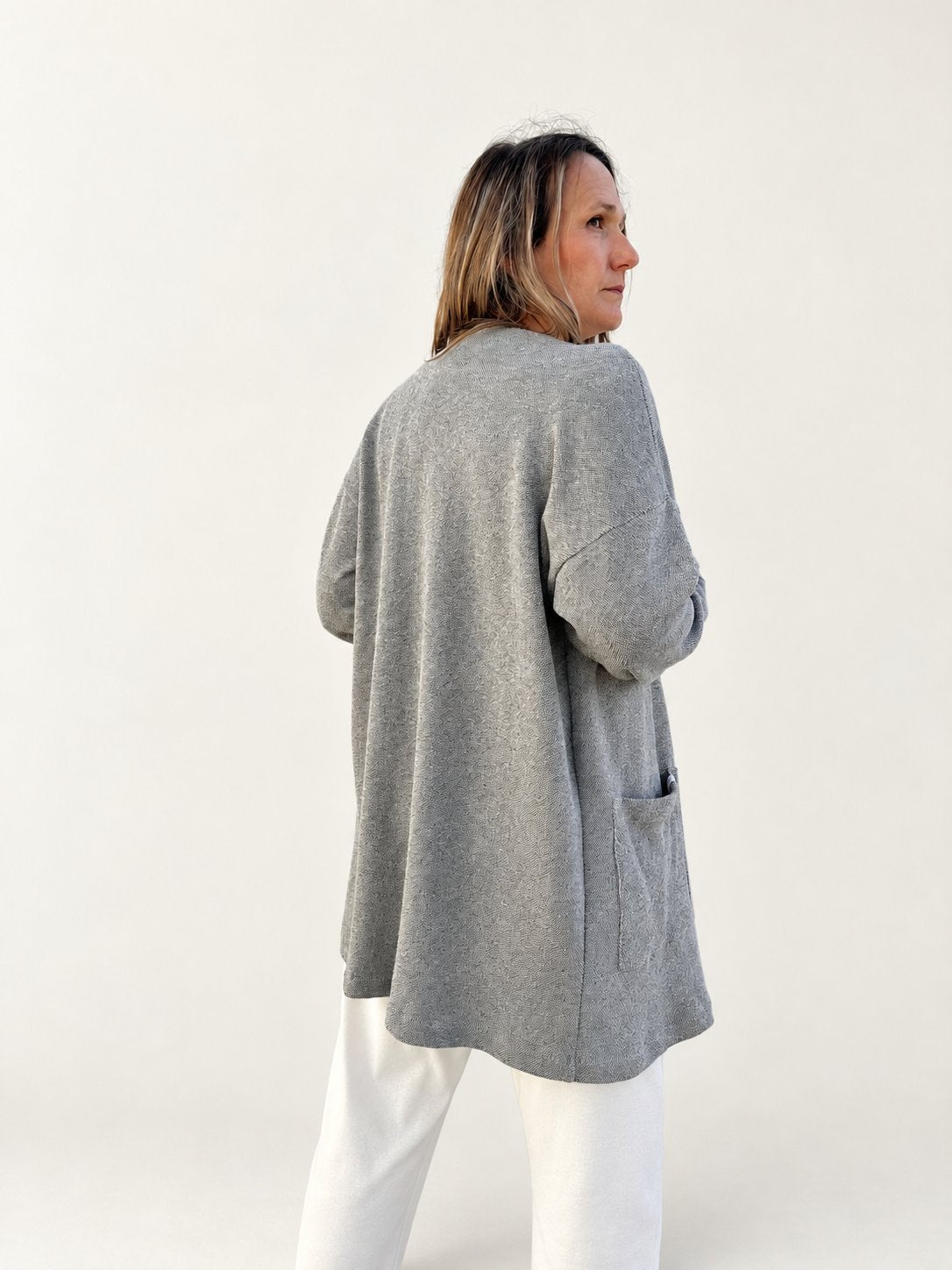 IRUNE CHAQUETA UDA GRIS JASPEADO de Maider Alzaga, fotografía 2.