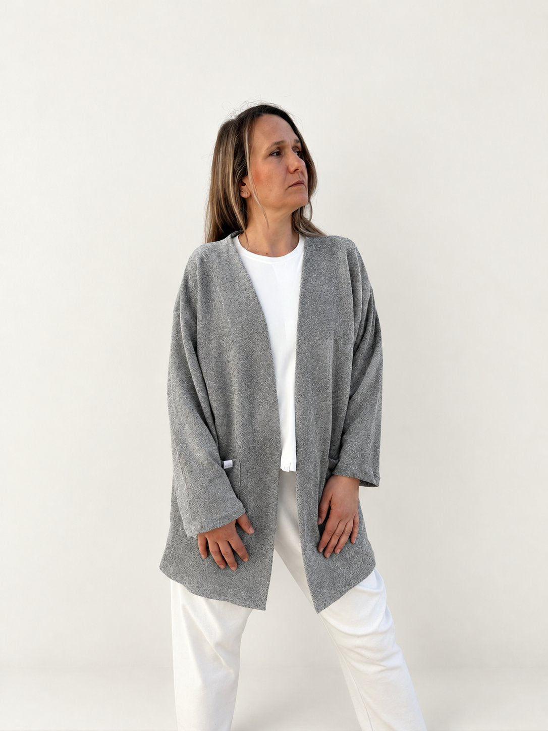 IRUNE CHAQUETA UDA GRIS JASPEADO de Maider Alzaga, fotografía 4.