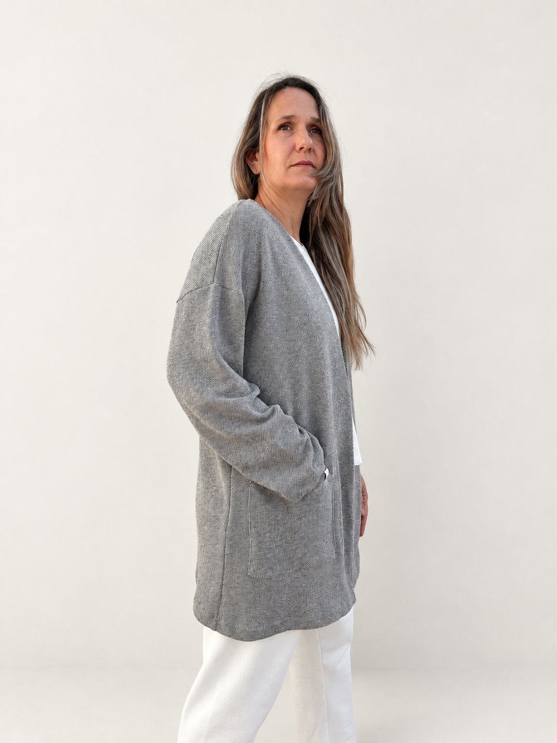 IRUNE CHAQUETA UDA GRIS JASPEADO de Maider Alzaga, fotografía 5.