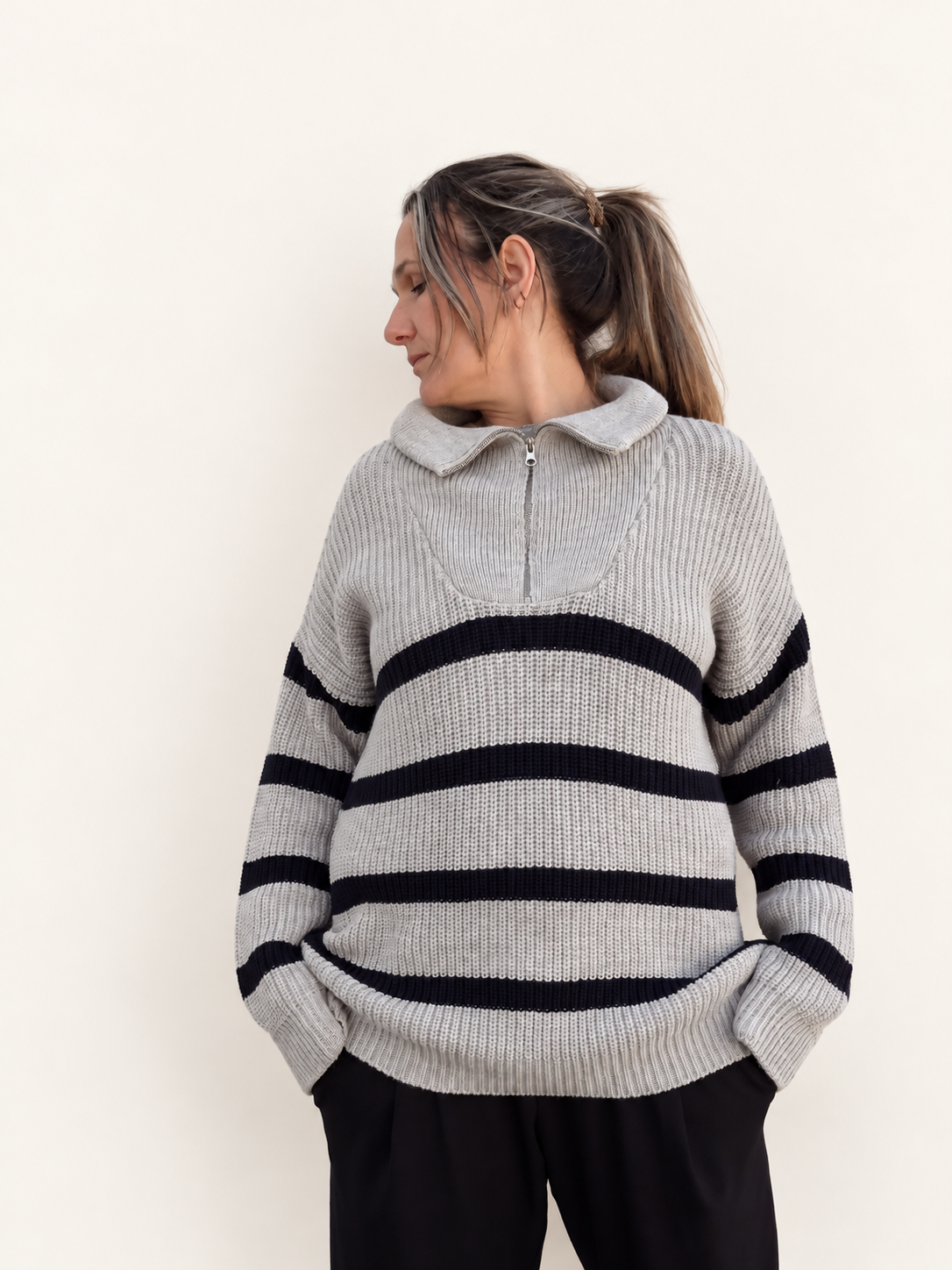 Maider Alzaga — itsaso jersey a rayas gris, fotografía 2